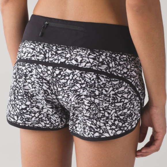 Lululemon Speed Short White Black 2.5" Ice Breaker Size 6 - Picture 2 of 7